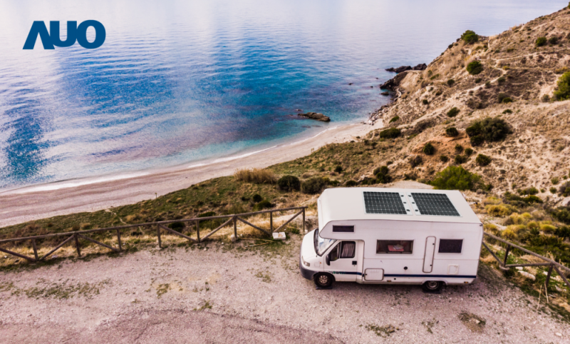 「可撓輕量化太陽光電板SunCurva」使用輕量特殊耐候型複合板取代傳統太陽能板的玻璃前板，不僅降低70%重量，每米平方僅3Kg；具有抗衝擊性能及通過電磁相容性測試，可應用於交通運輸工具，如露營車、遊艇等